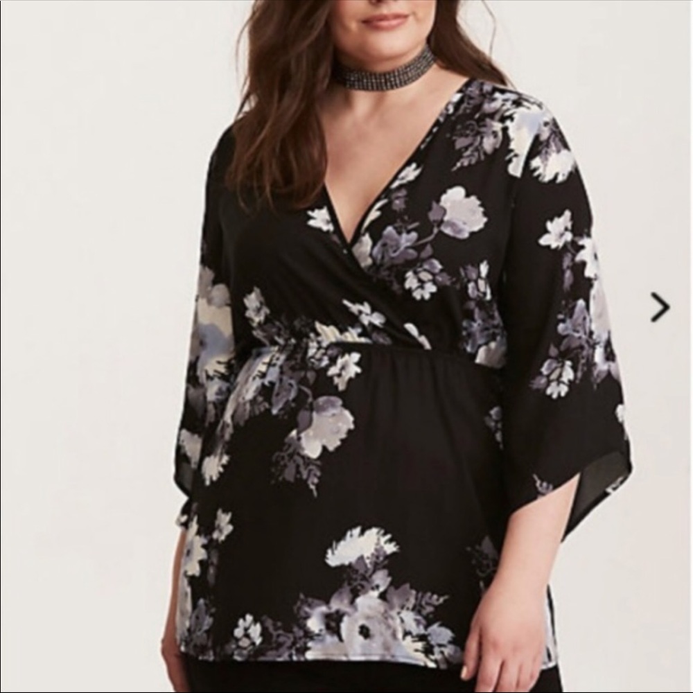Torrid blouse 🖤 FINAL